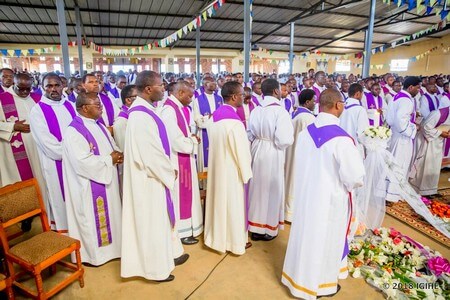 Obsèques de Mgr Jean Damascène.jpg